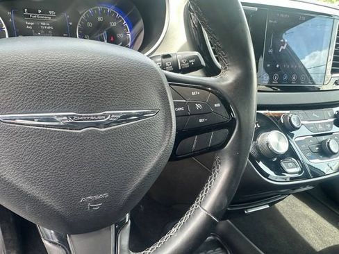 Used 2018 Chrysler Pacifica Touring Plus w/ S Appearance Package FWD image 26