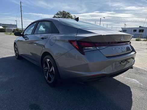 Used 2023 Hyundai Elantra SEL w/ Convenience Package FWD image 4