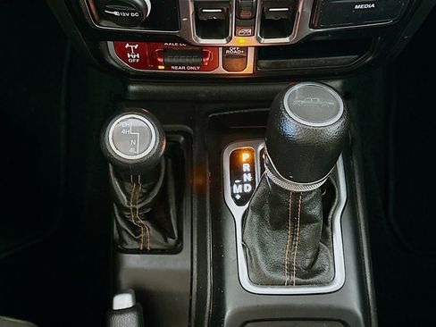 Used 2022 Jeep Gladiator Mojave w/ Cold Weather Group AWD/4WD image 16
