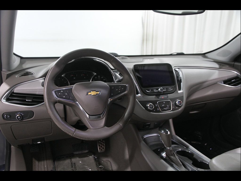 Used 2017 Chevrolet Malibu LT w/ Leather Package FWD image 6