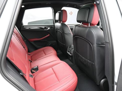 Certified 2026 Porsche Macan AWD/4WD image 28