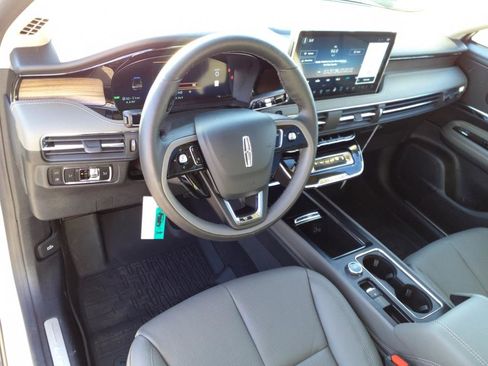 Used 2025 Lincoln Corsair Grand Touring w/ Equipment Group 301A image 8