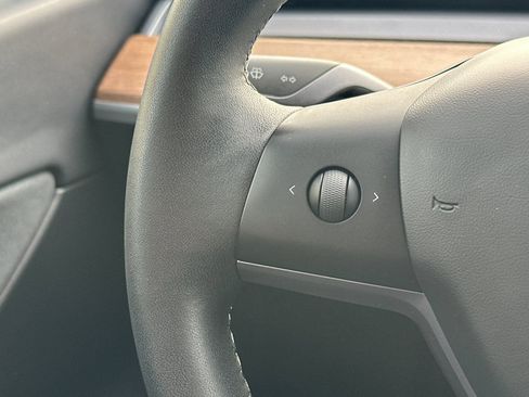 Used 2020 Tesla Model Y Long Range image 26