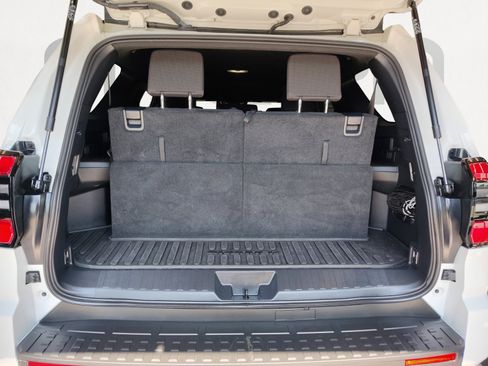 Used 2025 Toyota 4Runner SR5 AWD/4WD image 13