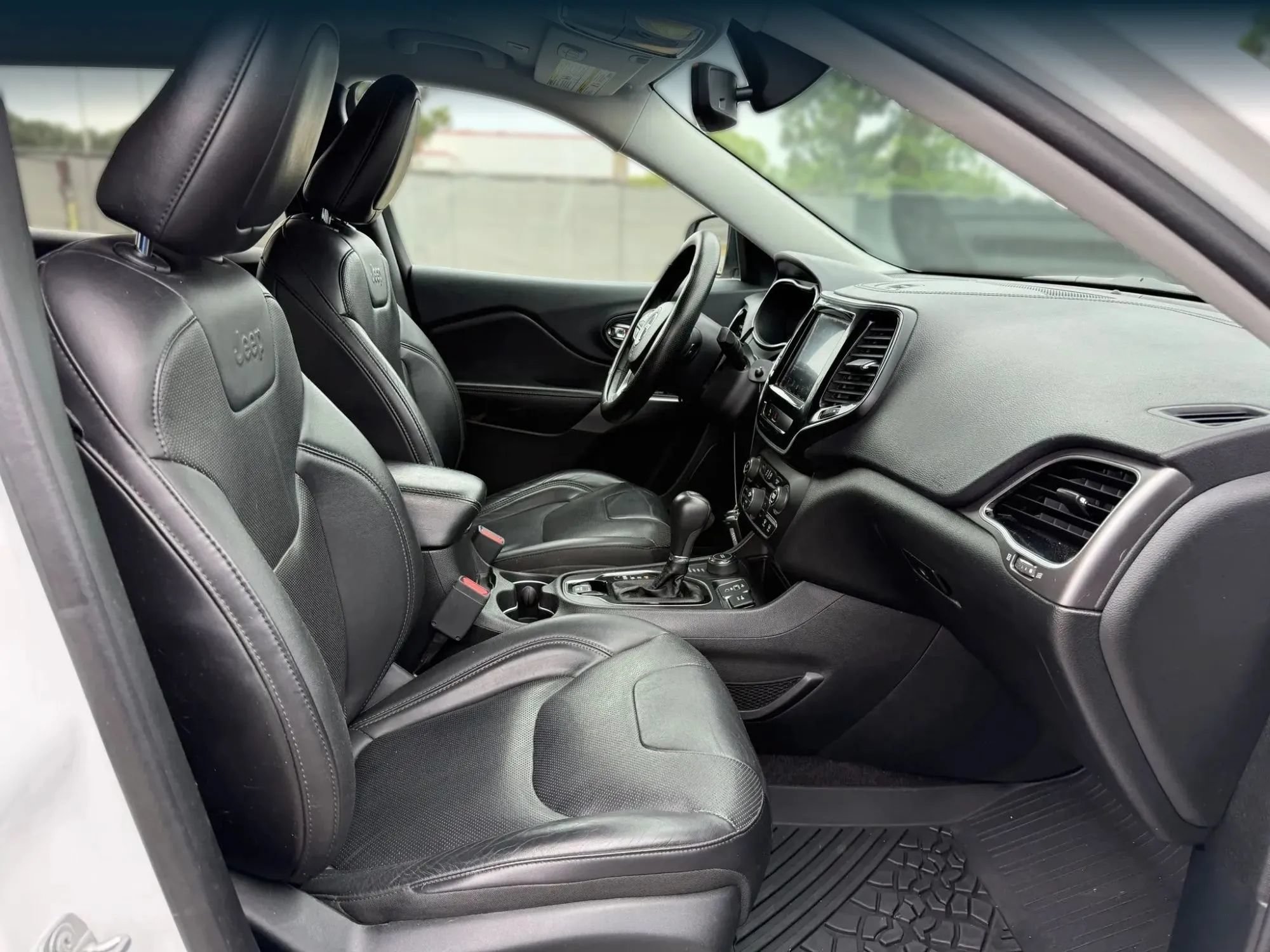 Used 2019 Jeep Cherokee Limited AWD/4WD image 18