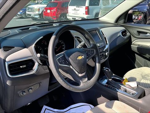 Used 2021 Chevrolet Equinox LS w/ LS Convenience Package FWD image 17