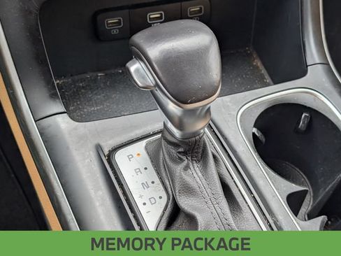 Used 2024 Kia Carnival LX FWD image 22