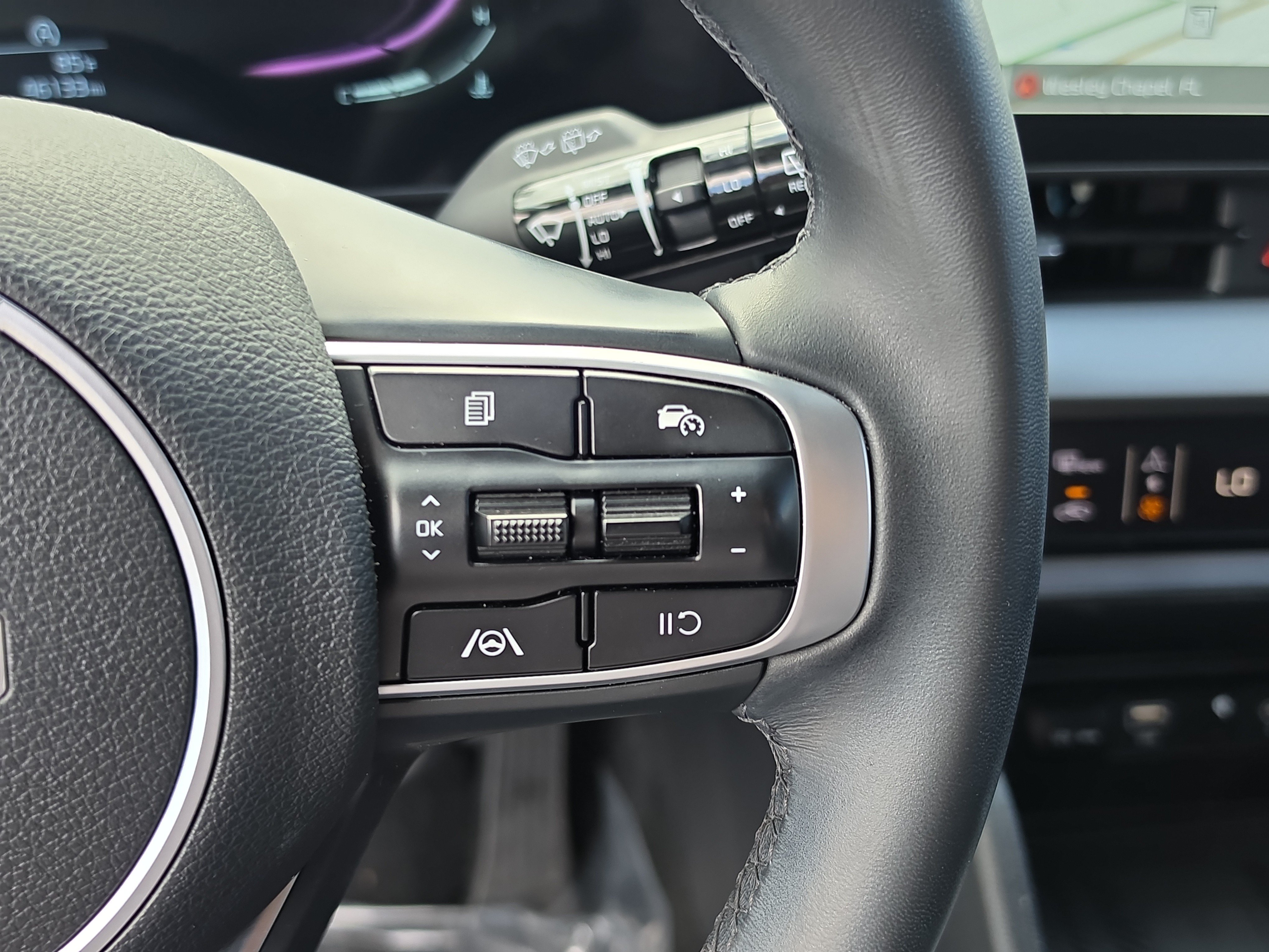 Certified 2025 Kia Sportage EX w/ Premium Package FWD image 32
