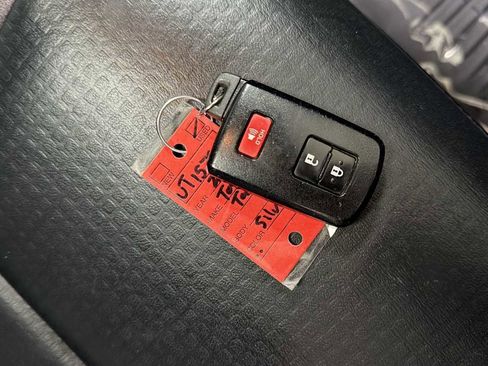 Certified 2018 Toyota Tacoma TRD Sport AWD/4WD image 32