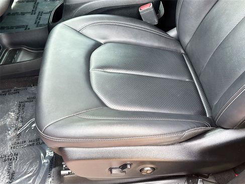 Used 2025 Chrysler Pacifica Select FWD image 19