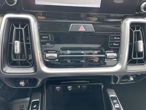 Used 2023 Kia Sorento S w/ Panoramic Sunroof Package AWD/4WD image 27
