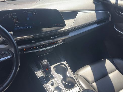 Certified 2024 Cadillac XT4 Premium Luxury FWD image 9