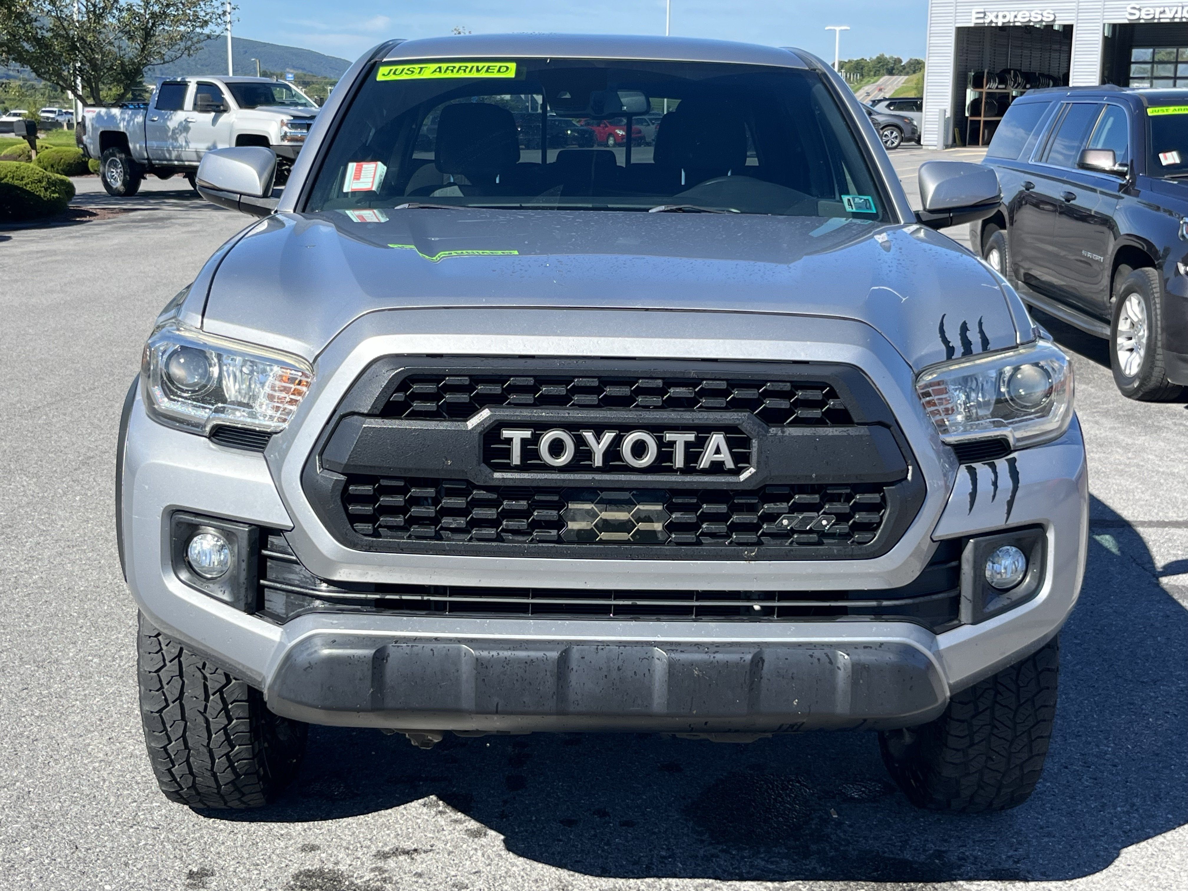 Used 2019 Toyota Tacoma TRD Off-Road AWD/4WD image 6