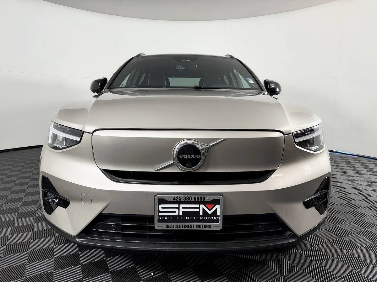 Used 2023 Volvo XC40 Recharge Plus w/ Protection Package Premier AWD/4WD image 4