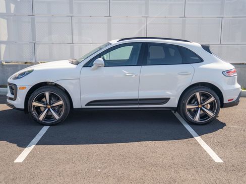 New 2026 Porsche Macan image 2