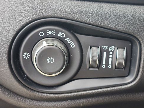 Certified 2022 Jeep Renegade Latitude w/ Convenience Group image 25