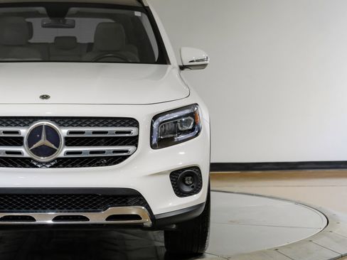 Used 2023 Mercedes-Benz GLB 250 w/ Premium Package image 46