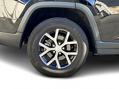 Certified 2024 Jeep Grand Cherokee Limited image 34