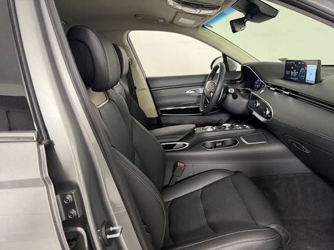 Used 2025 Genesis GV70 2.5T AWD/4WD image 32