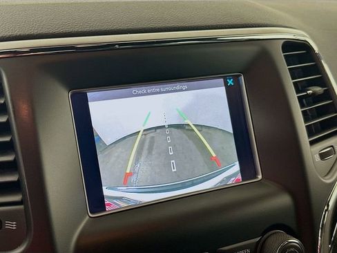 Used 2018 Jeep Grand Cherokee Limited image 14