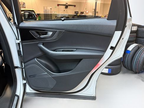 Used 2017 Audi Q7 3.0T Prestige w/ Prestige Package image 33