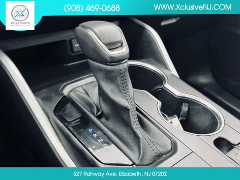 Used 2020 Toyota Highlander XLE AWD/4WD image 16