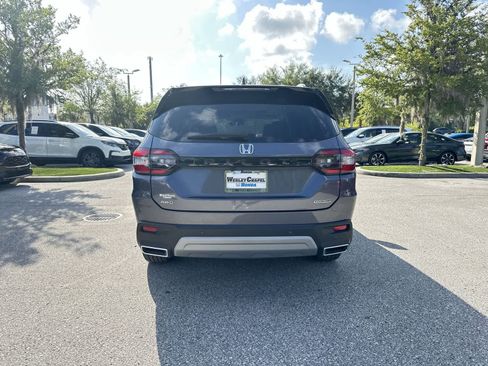 Used 2025 Honda Pilot Touring image 5