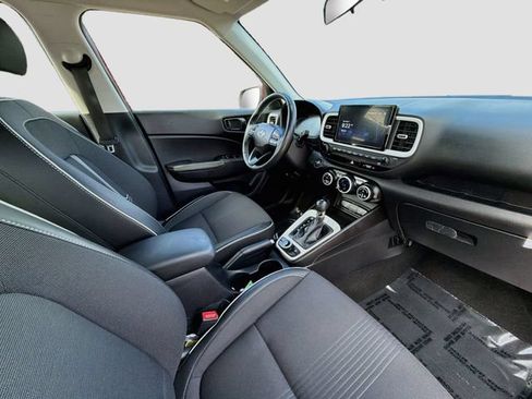 Used 2024 Hyundai Venue Limited FWD image 26