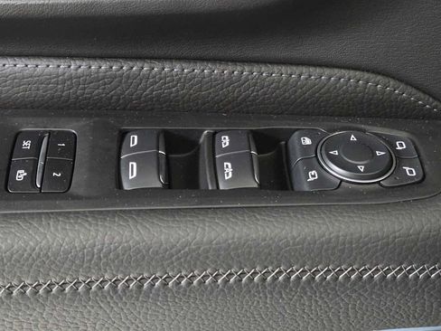 Used 2024 GMC Yukon Denali w/ Advanced Technology Package AWD/4WD image 25