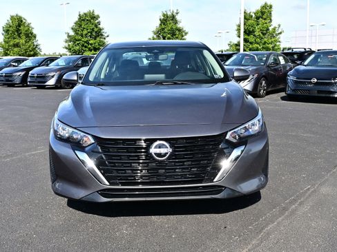 Used 2024 Nissan Sentra SV FWD image 3