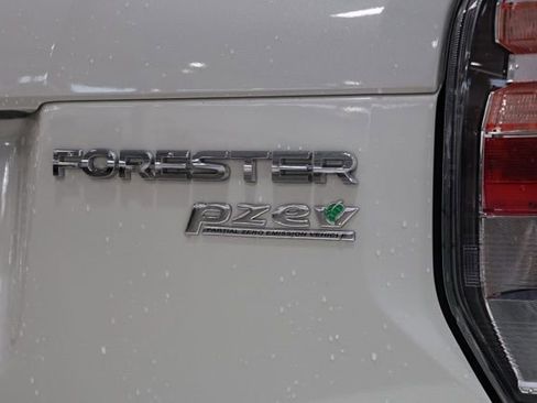 Used 2017 Subaru Forester 2.5i Limited w/ Popular Package #2 AWD/4WD image 10