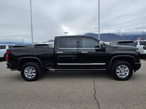 Used 2024 Chevrolet Silverado 2500 High Country w/ High Country Premium Package AWD/4WD image 2