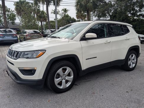 Used 2021 Jeep Compass Latitude w/ Sun and Sound Group FWD image 3