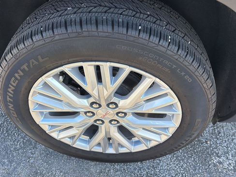 Used 2025 GMC Acadia Elevation w/ Elevation Premium Package FWD image 10