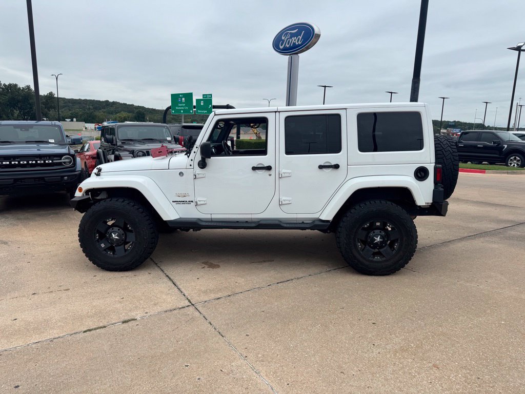 Used 2015 Jeep Wrangler Unlimited Sahara w/ Connectivity Group AWD/4WD image 8