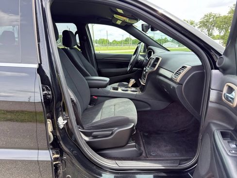 Used 2017 Jeep Grand Cherokee Laredo AWD/4WD image 33