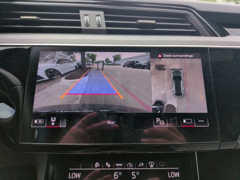 Used 2024 Audi Q8 e-tron Prestige w/ Prestige Package image 25