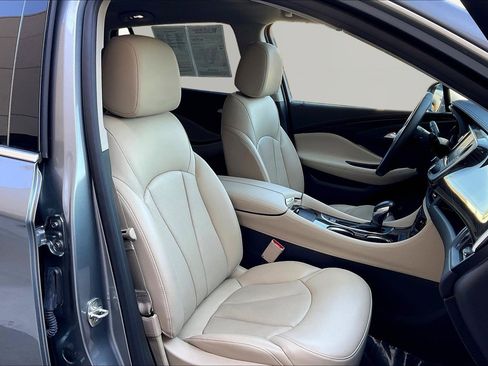 Used 2020 Buick Envision Essence FWD image 28