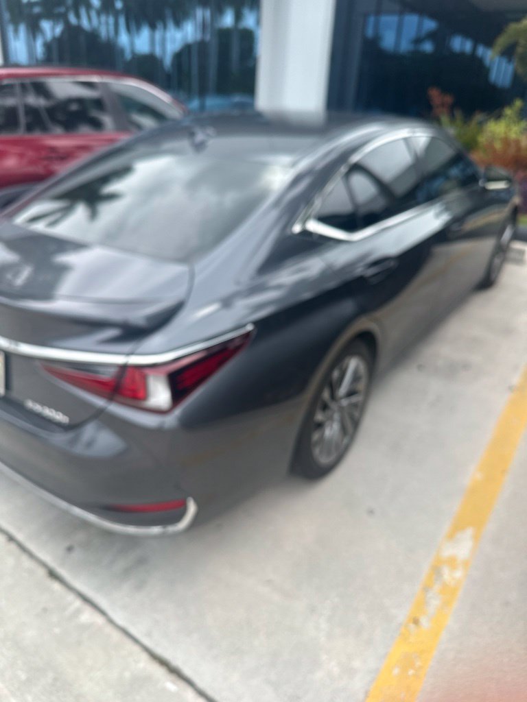Used 2024 Lexus ES 300h Ultra Luxury w/ Accessory Package (Z2) FWD image 5