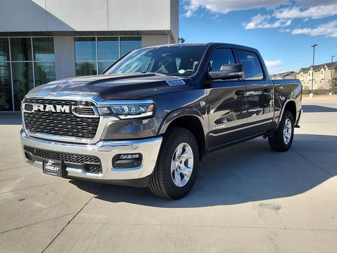 New 2026 RAM 1500 4x4 Crew Cab image 4