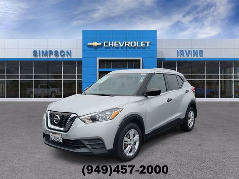 Used 2019 Nissan Kicks S FWD image 4