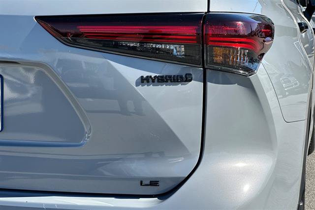 Used 2024 Toyota Highlander LE AWD/4WD image 33
