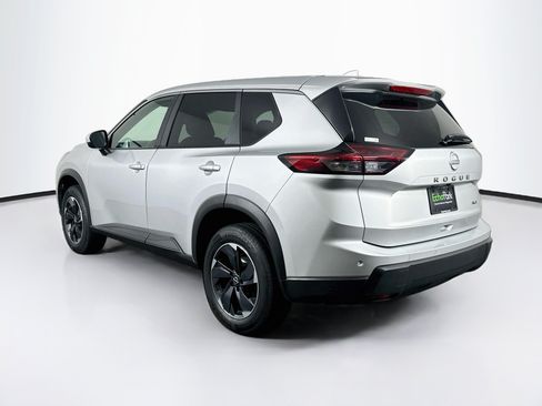 Used 2025 Nissan Rogue SV AWD/4WD image 5