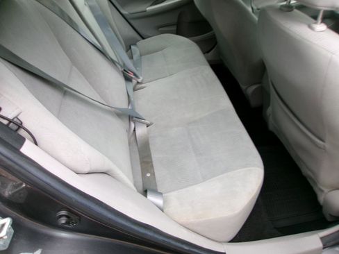 Used 2013 Toyota Corolla LE FWD image 6