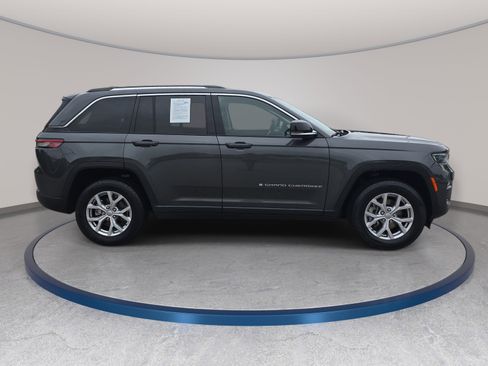 Used 2022 Jeep Grand Cherokee Limited RWD image 4