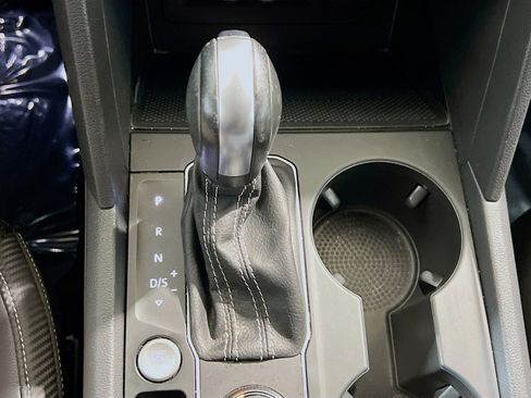 Used 2021 Volkswagen Atlas Cross Sport SE w/ Panoramic Sunroof Package image 12