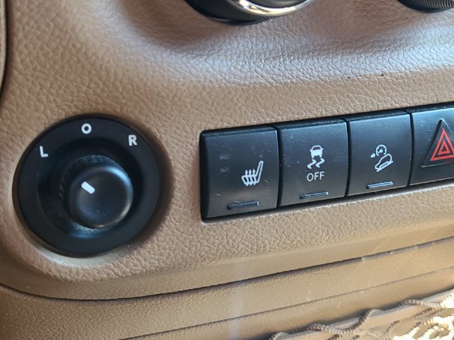Used 2016 Jeep Wrangler Unlimited Sahara w/ Dual Top Group AWD/4WD image 19