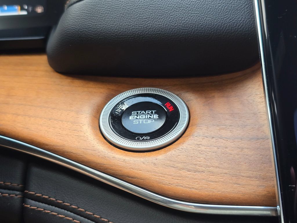 Used 2025 Jeep Grand Cherokee L Summit AWD/4WD image 29