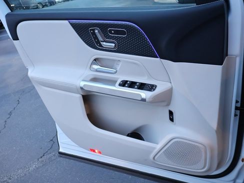 New 2025 Mercedes-Benz GLB 250 4MATIC image 36