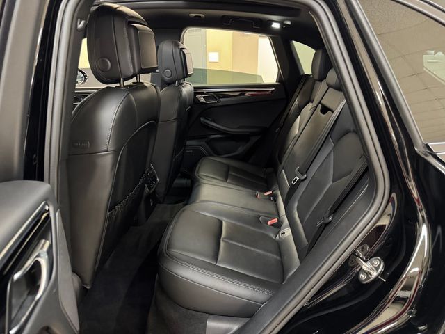 Used 2025 Porsche Macan AWD/4WD image 20